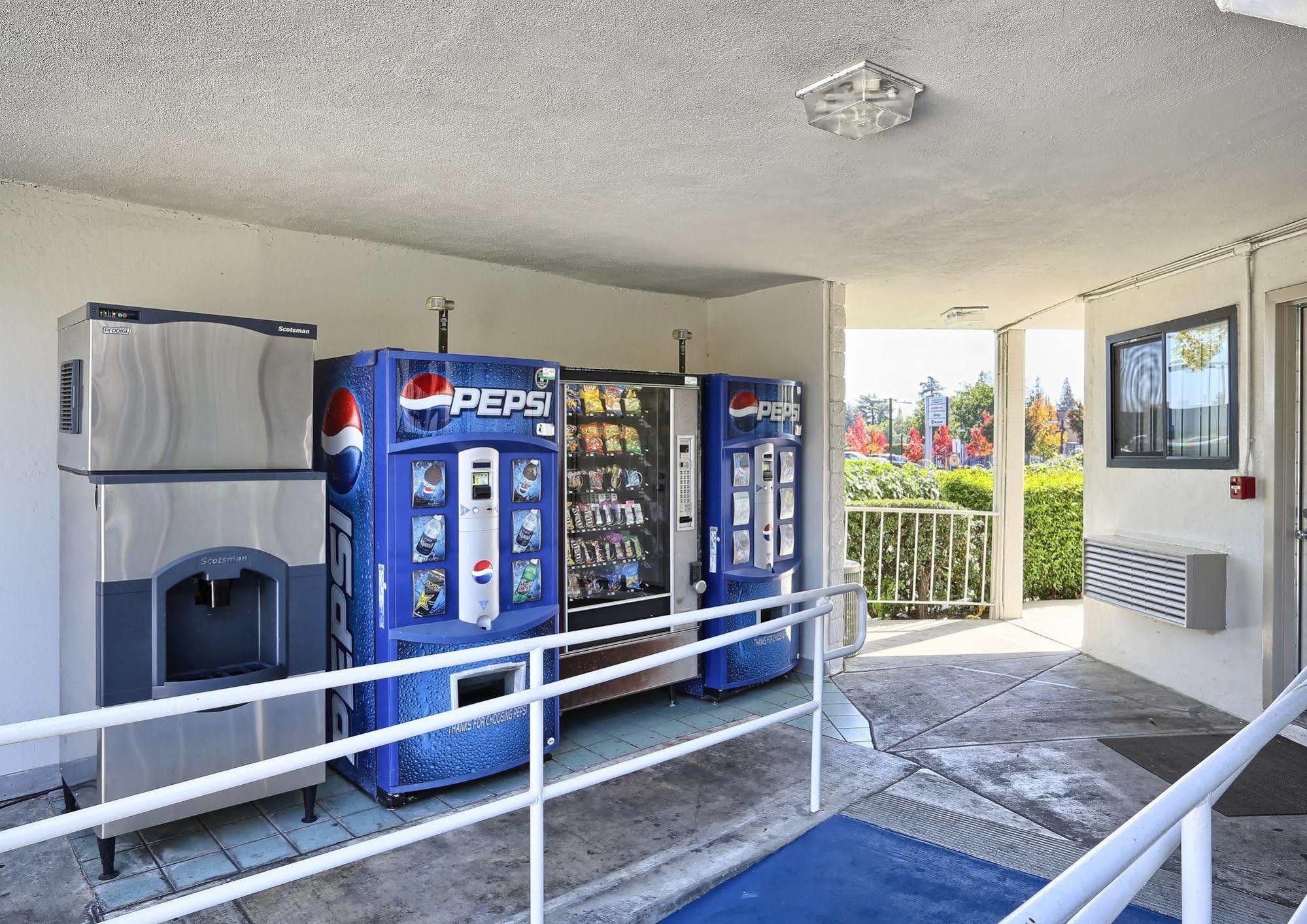 Park Inn By Radisson Walnut Creek Exterior photo